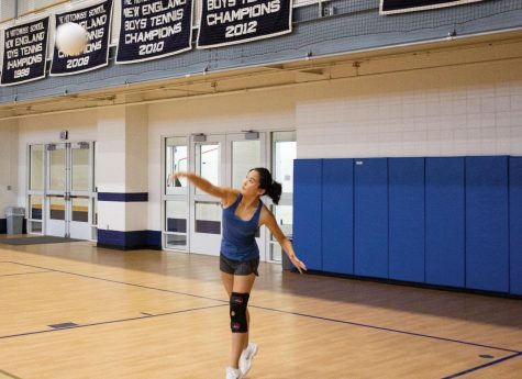 Rena Peng ’22 serves the ball during practice.