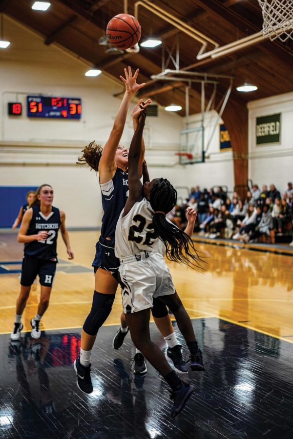 Maggie Smith ’20 makes plays at both ends of the court.