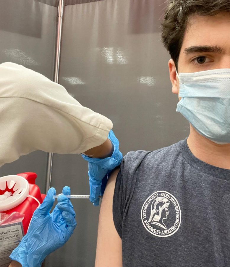 Carter Moyer ’20 sported  Minerva pride when he received his COVID vaccine. 
