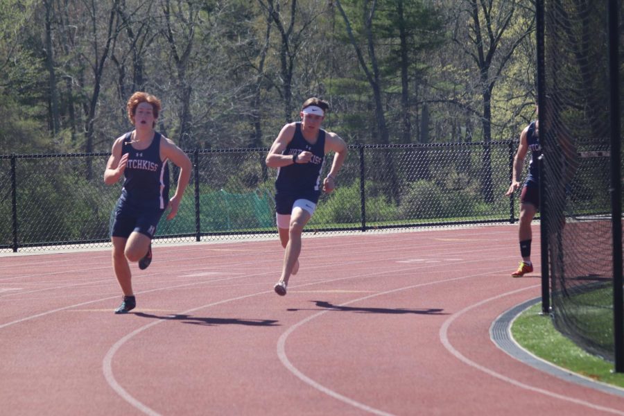 Bodie+Molnar+21+running+during+a+track+meet.