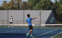 Jerry Qiao ’22 returns a volley.