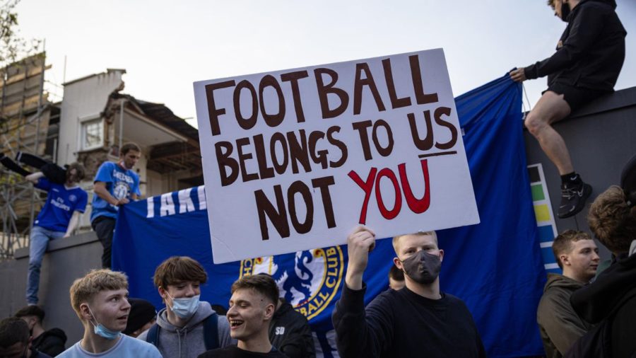 Chelsea+fans+protest+the+team%E2%80%99s+involve-%0Ament+in+the+proposed+Super+League.