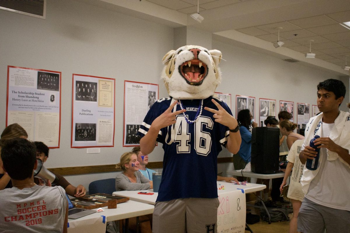 Bucky the Bearcat, on behalf of Blue & White, visited booths at the annual Clubs Fair.