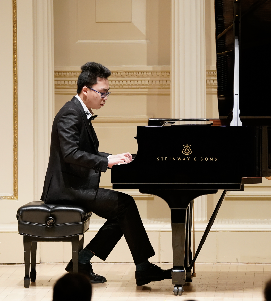 Shi performs at Carnegie Hall.