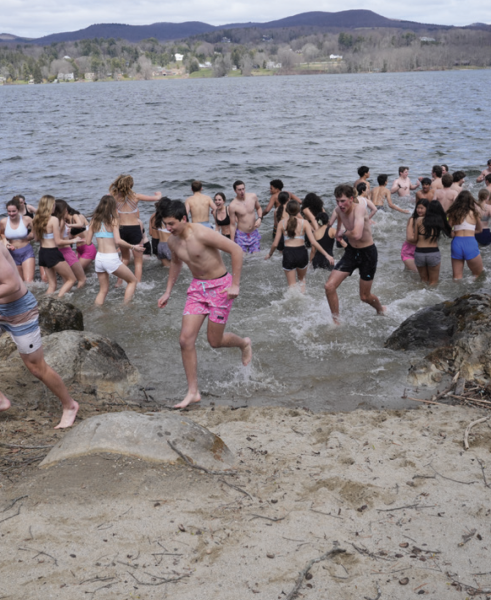 Bearcats Brave the Cold for the Annual Polar Plunge