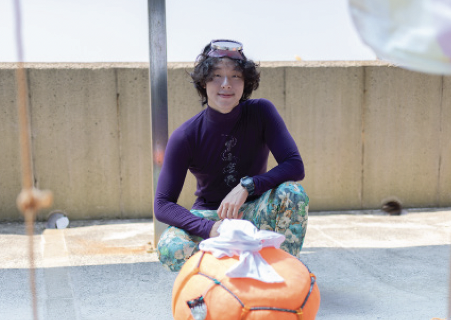 Lee traveled around Jeju during the summer of 2024 to capture footage of the Haenyeo.

