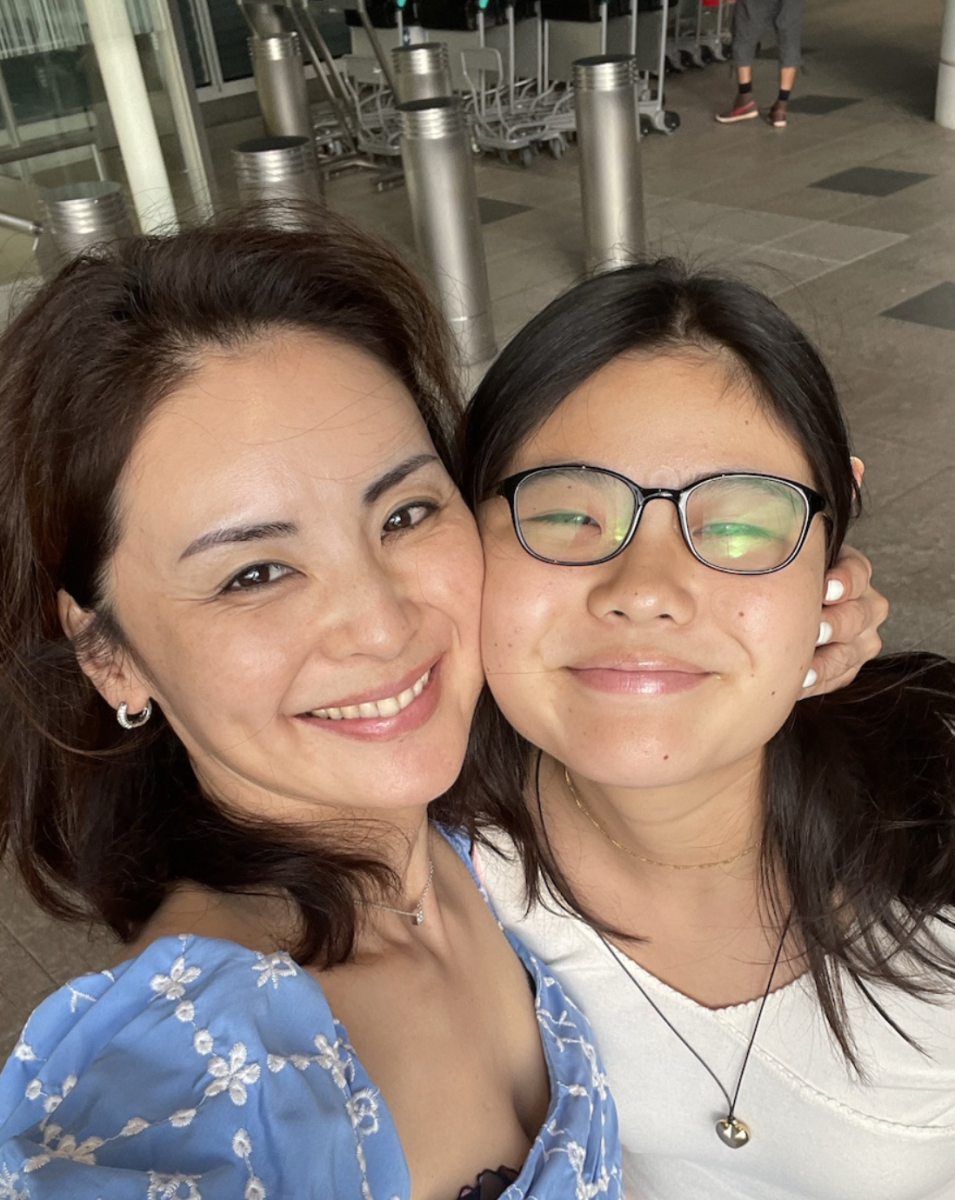 Umezawa and her mother at the Haneda Airport in Tokyo. 
