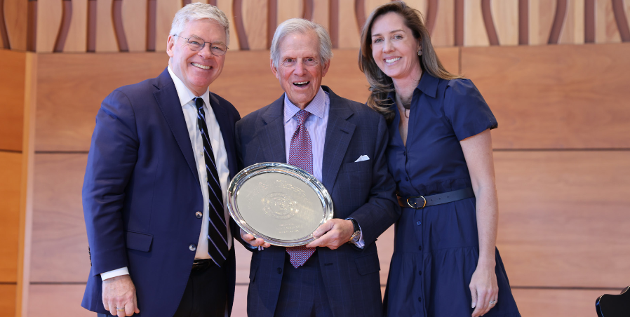 The ceremony included a conversation between Mr. Grauer and trustee Ms. Anne Deneen ’95.